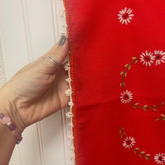 Vintage Woolen Hand Embroidered Red Floral Table Cloth Square 36" X 34.5" - Picture 3 of 6
